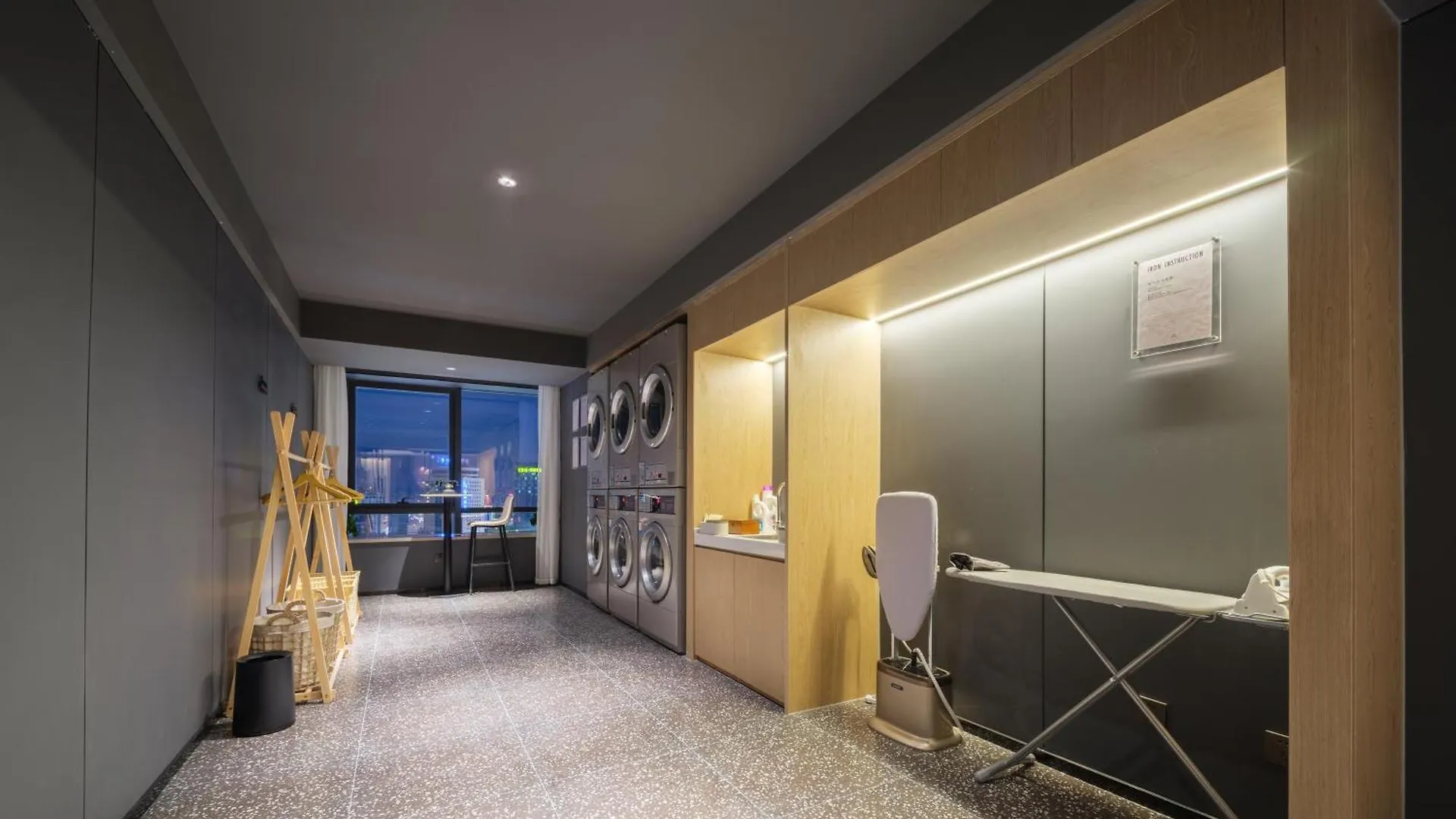 Atour Hotel Zhengzhou Erqi Plaza David City